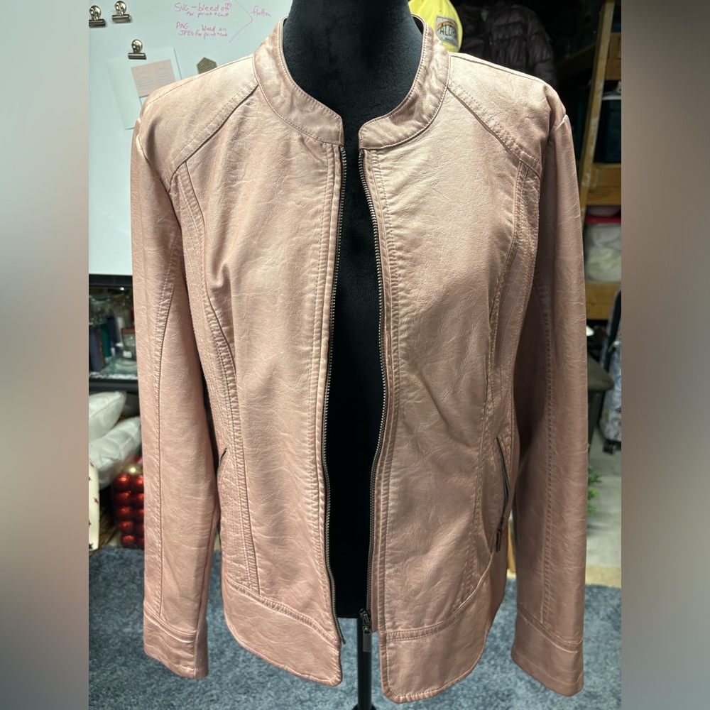 Maurices brand. Women’s faux leather jacket. Size XL.